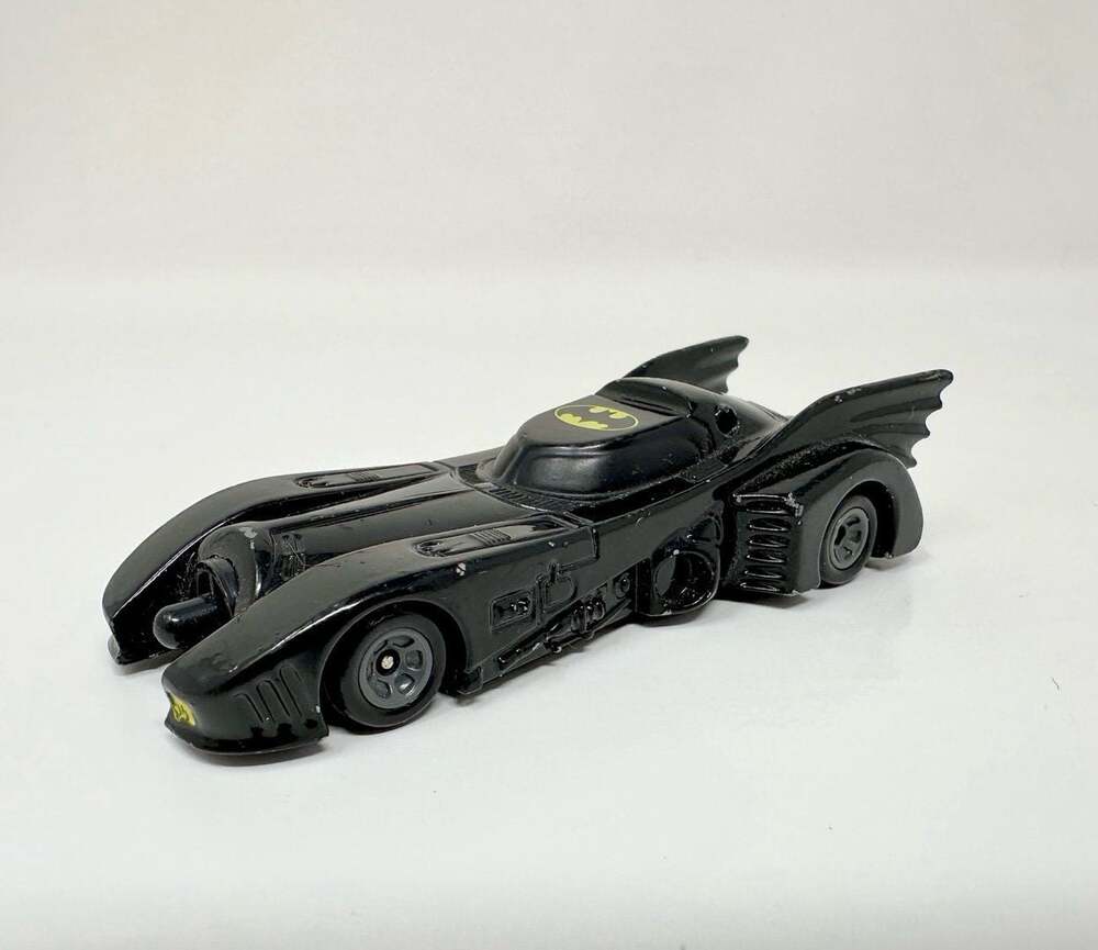 Vintage BATMOBILE 1989 Ertl Batman Diecast Car DC Comics Black Toy Vehicle